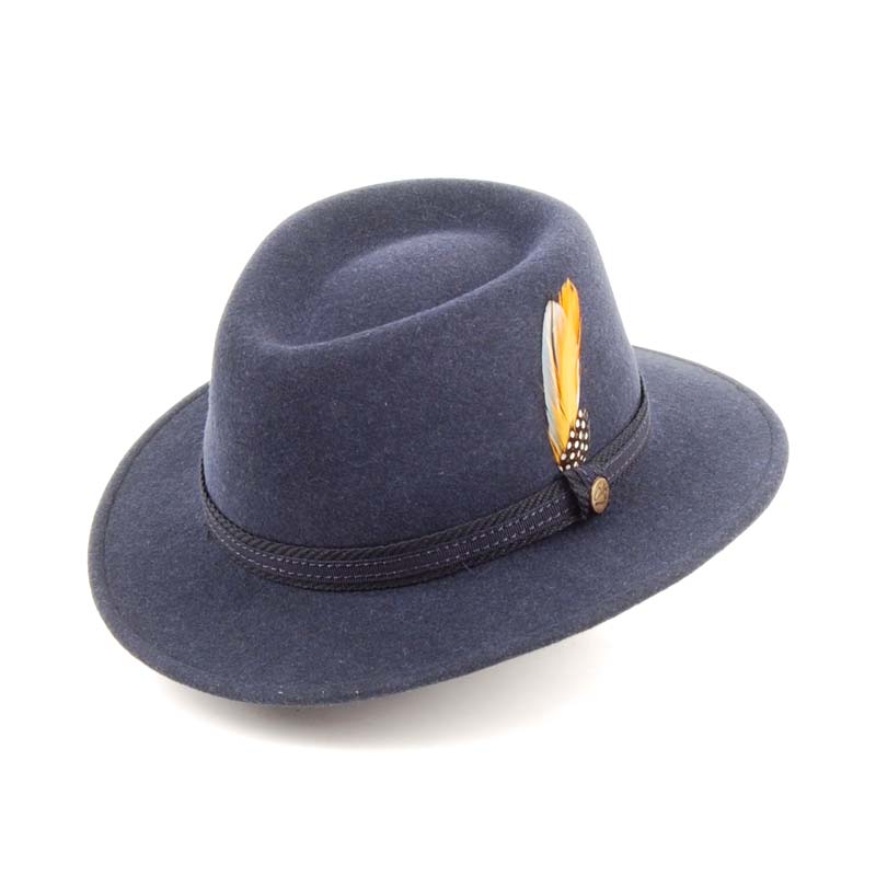Sombrero de sport para invierno en color azul marino
