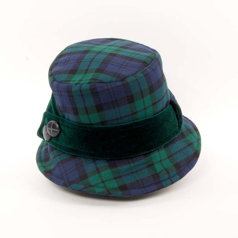 Sombrero cuadro escocés azul y verde.