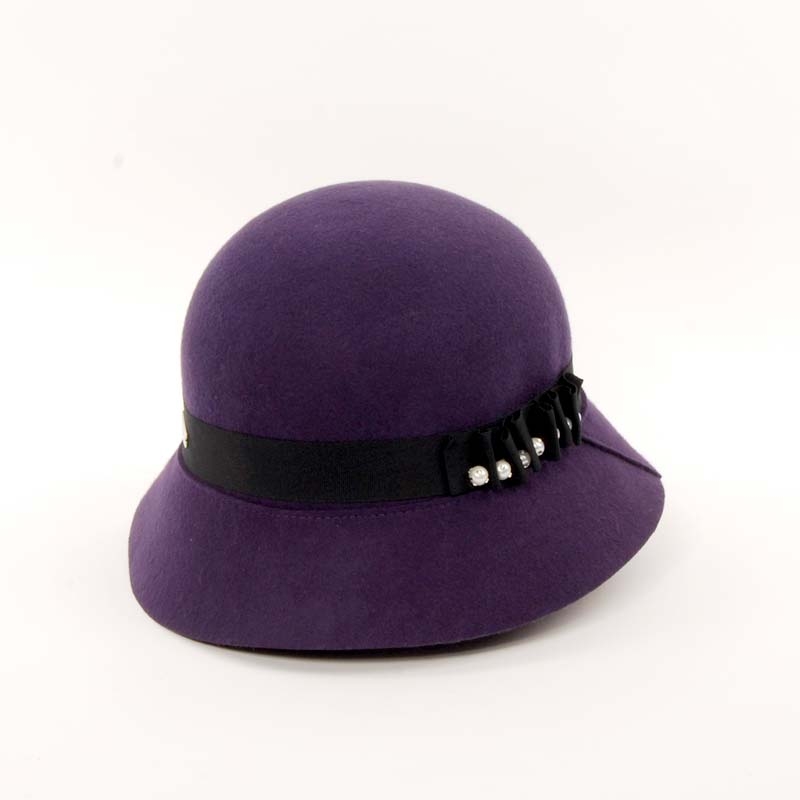 Sombrero de mujer en color morado, diseño CLOCHÉ
