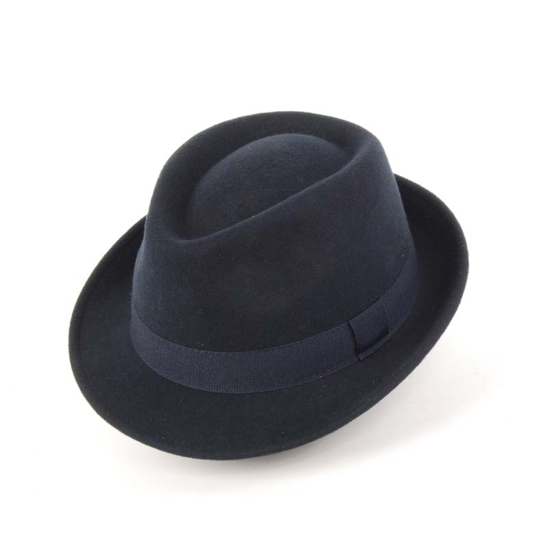 Sombrero ala corta en color azul marino. Trilby sombrero sport