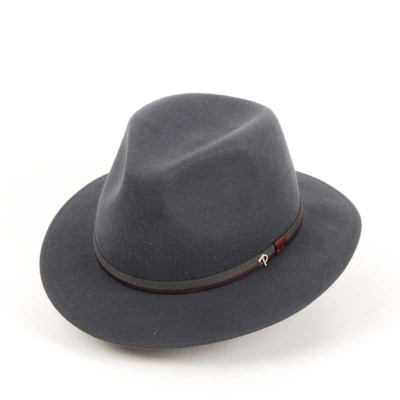 Sombrero de ala baja en color gris.