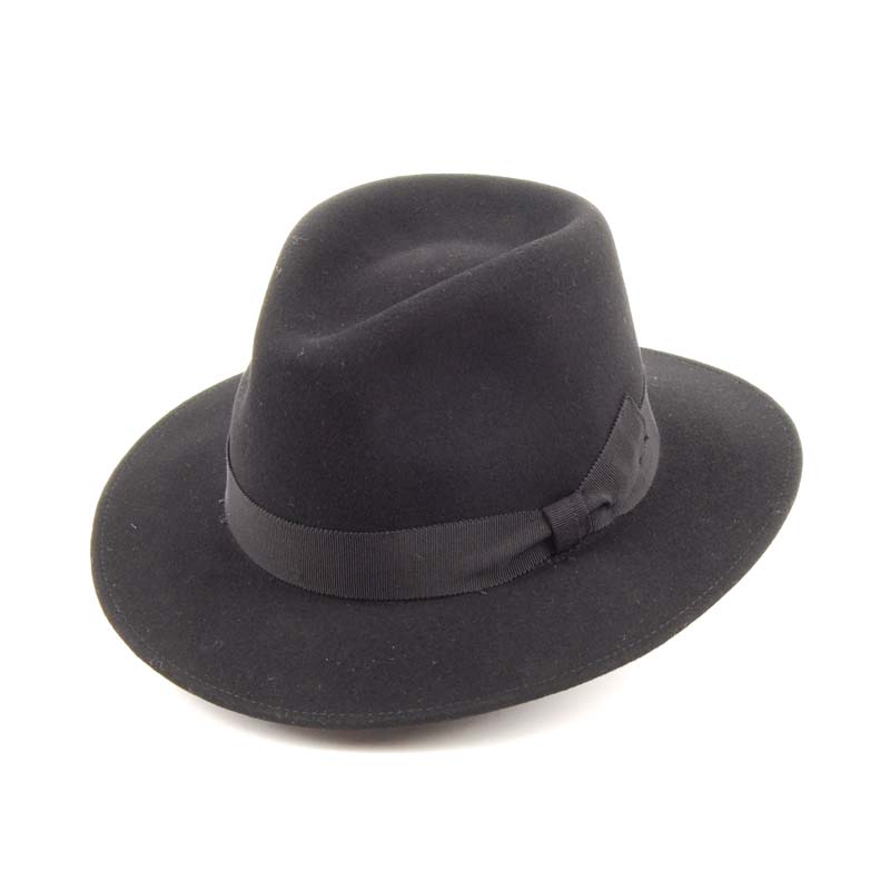 Sombrero negro ala ancha para el invierno