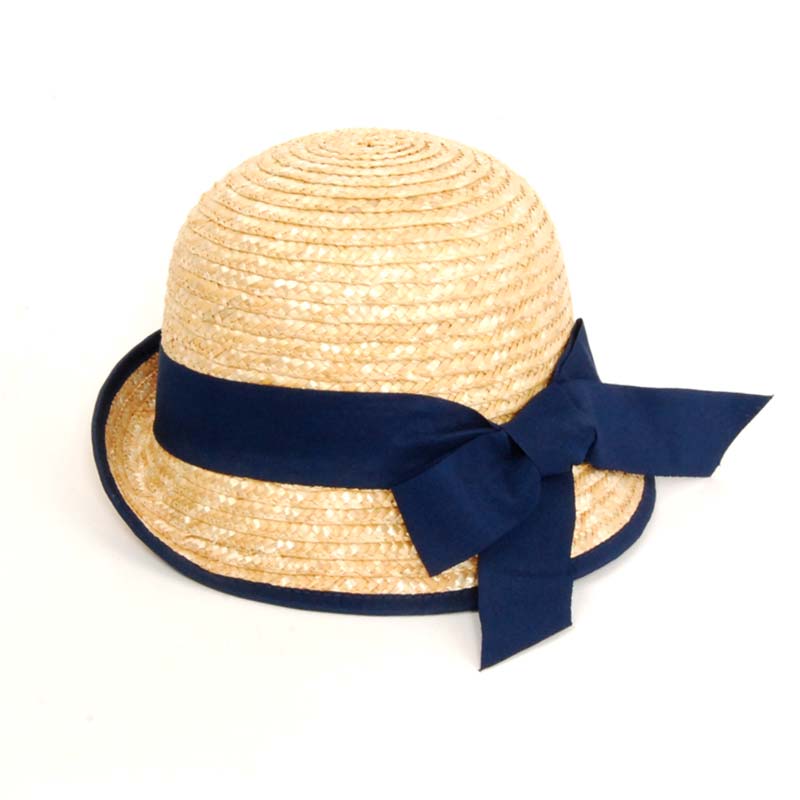 Sombrero Cloché en rafia con cinta azul.