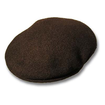 Visera de la marca KANGOL, en color negro. sin forro. Para el invierno.