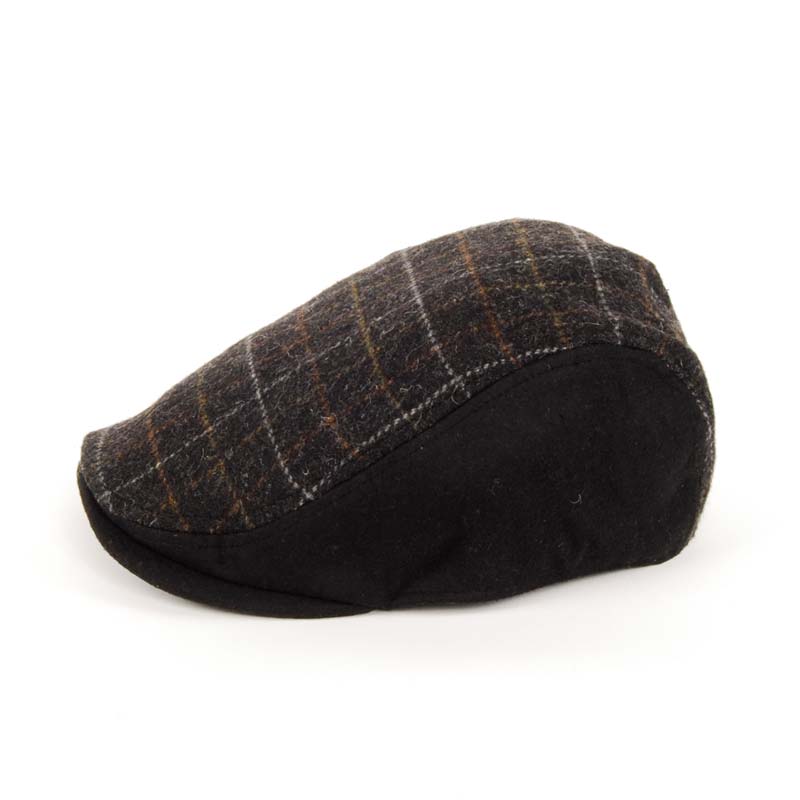 Visera paño cuadros negro. Gorra de invierno.